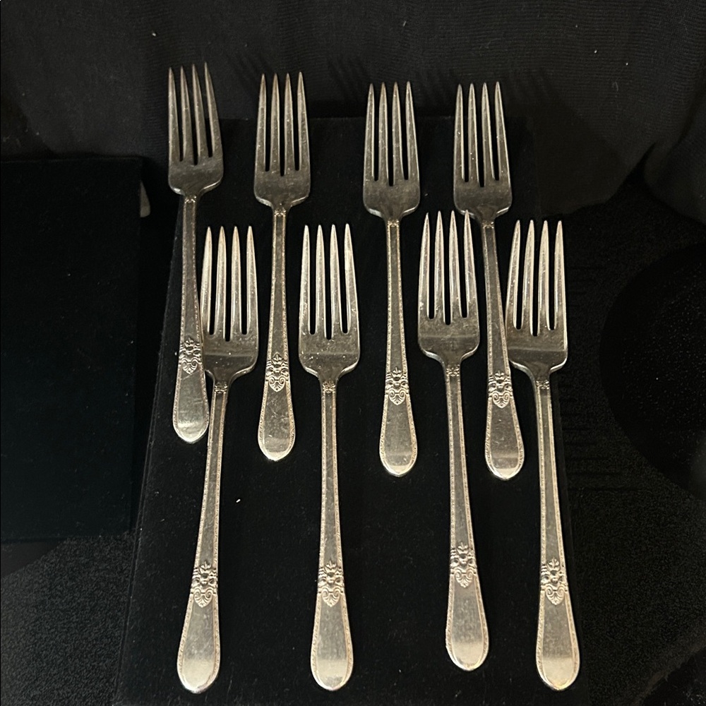 Adoration Pattern 1847 Roger’s Bros. Silver Plated Set Of 8 Dinner Forks